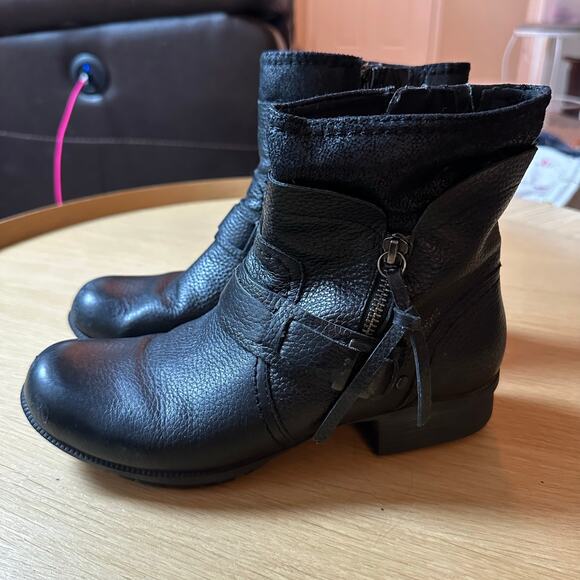 Clarks | Size 7 Riddle Avant Womens Black Leather Boot Leather Boots - Picture 1 of 8